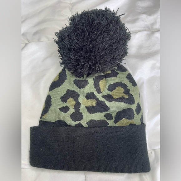 ‘47 Georgia Bulldogs Women’s Bagheera Knit Cuffed Beanie. - Picture 4 of 4